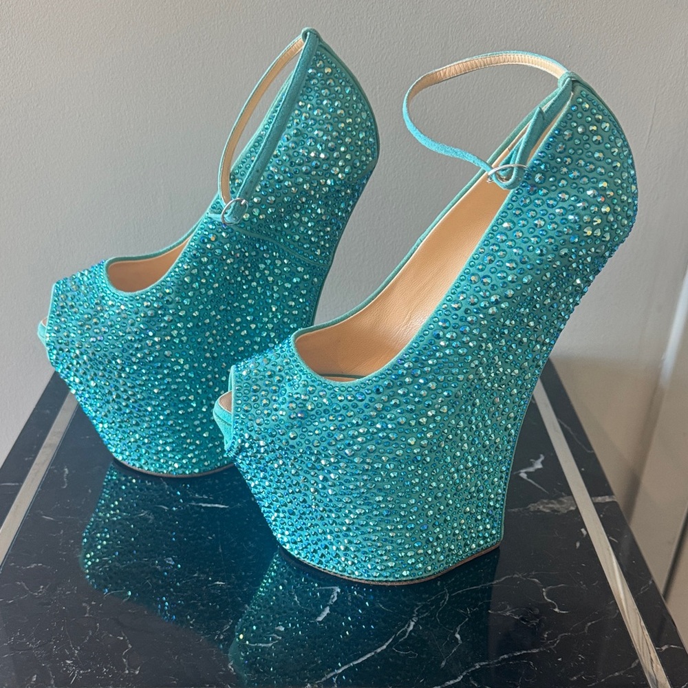 Giuseppe Zanotti rare alien Turquoise Crystal Platform Heels 39.5 EUC
